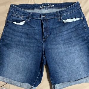 Universal Thread Shorts size 18WR